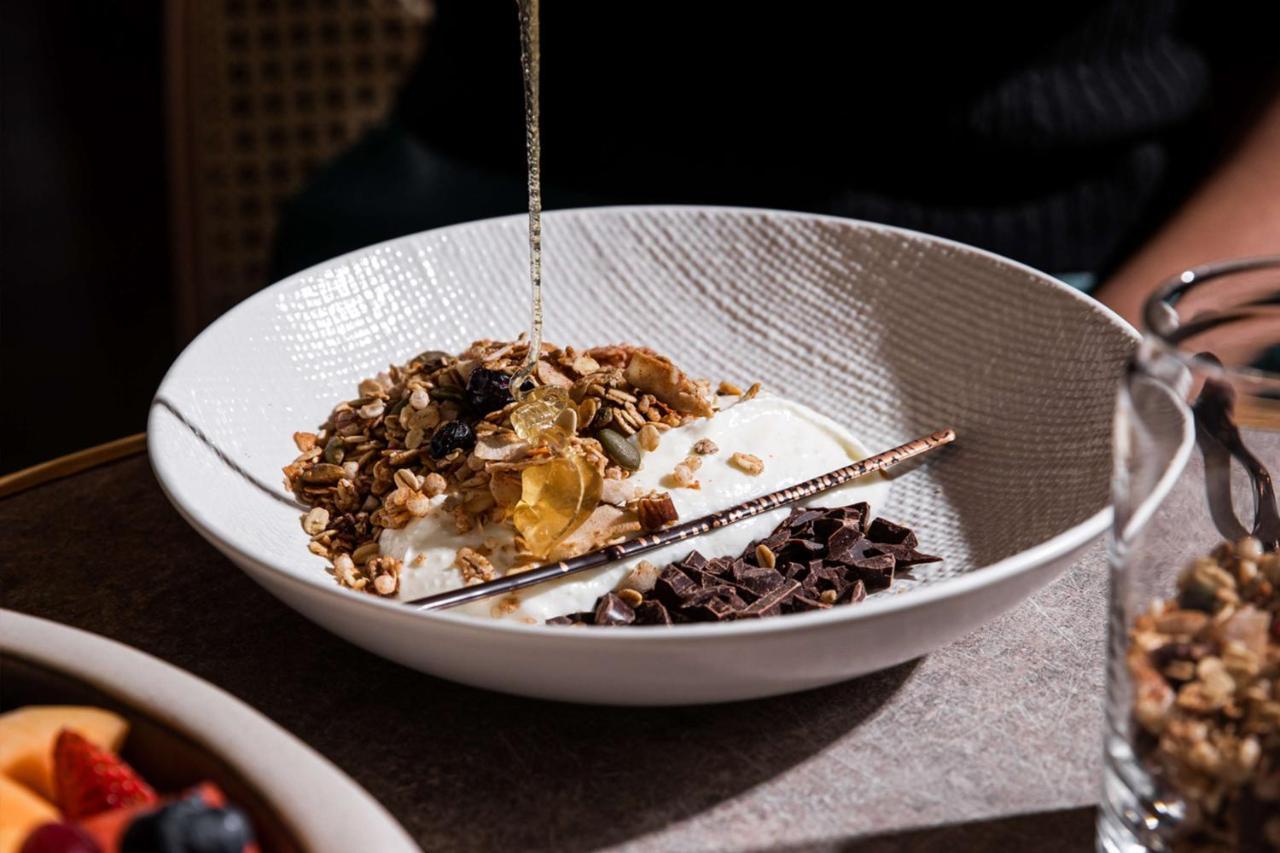 Qt Newcastle Hotel ภายนอก รูปภาพ Muesli with yoghurt