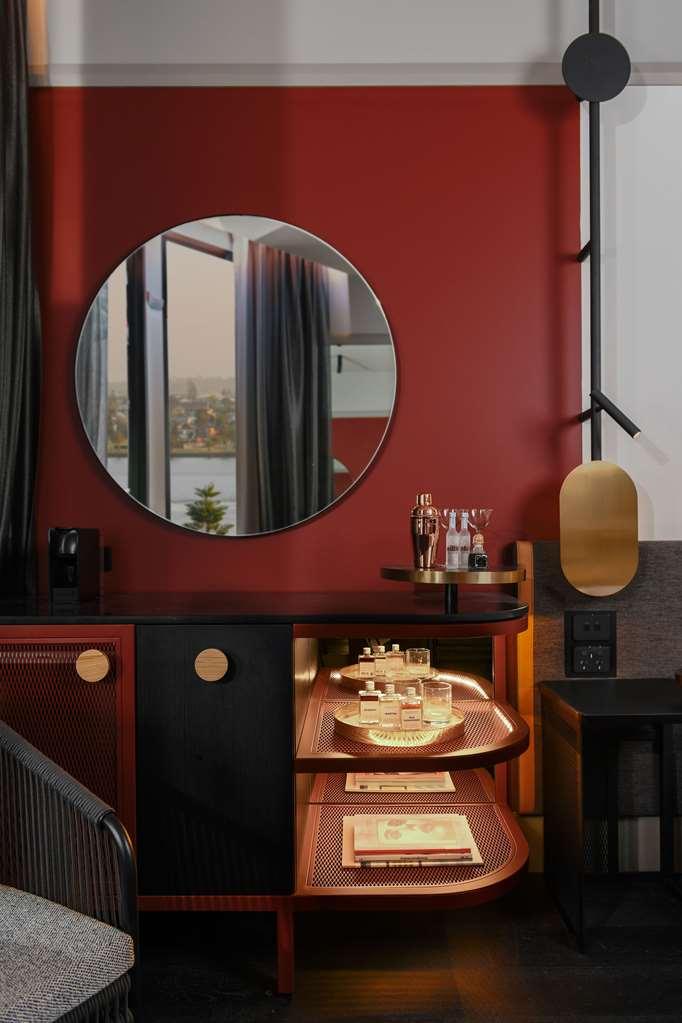 Qt Newcastle Hotel ห้อง รูปภาพ A room at the hotel