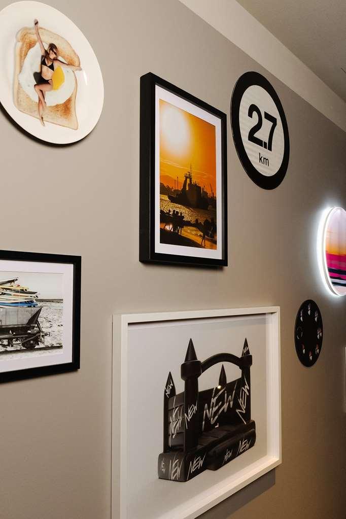 Qt Newcastle Hotel สิ่งอำนวยความสะดวก รูปภาพ A selection of photographs by the artist