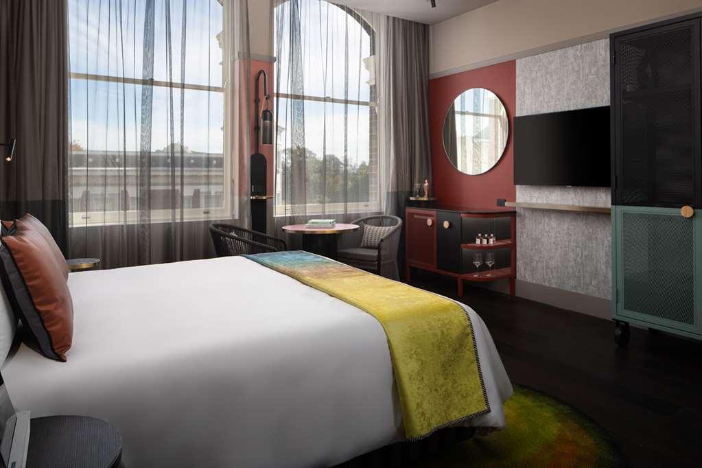 Qt Newcastle Hotel ห้อง รูปภาพ A room at the hotel